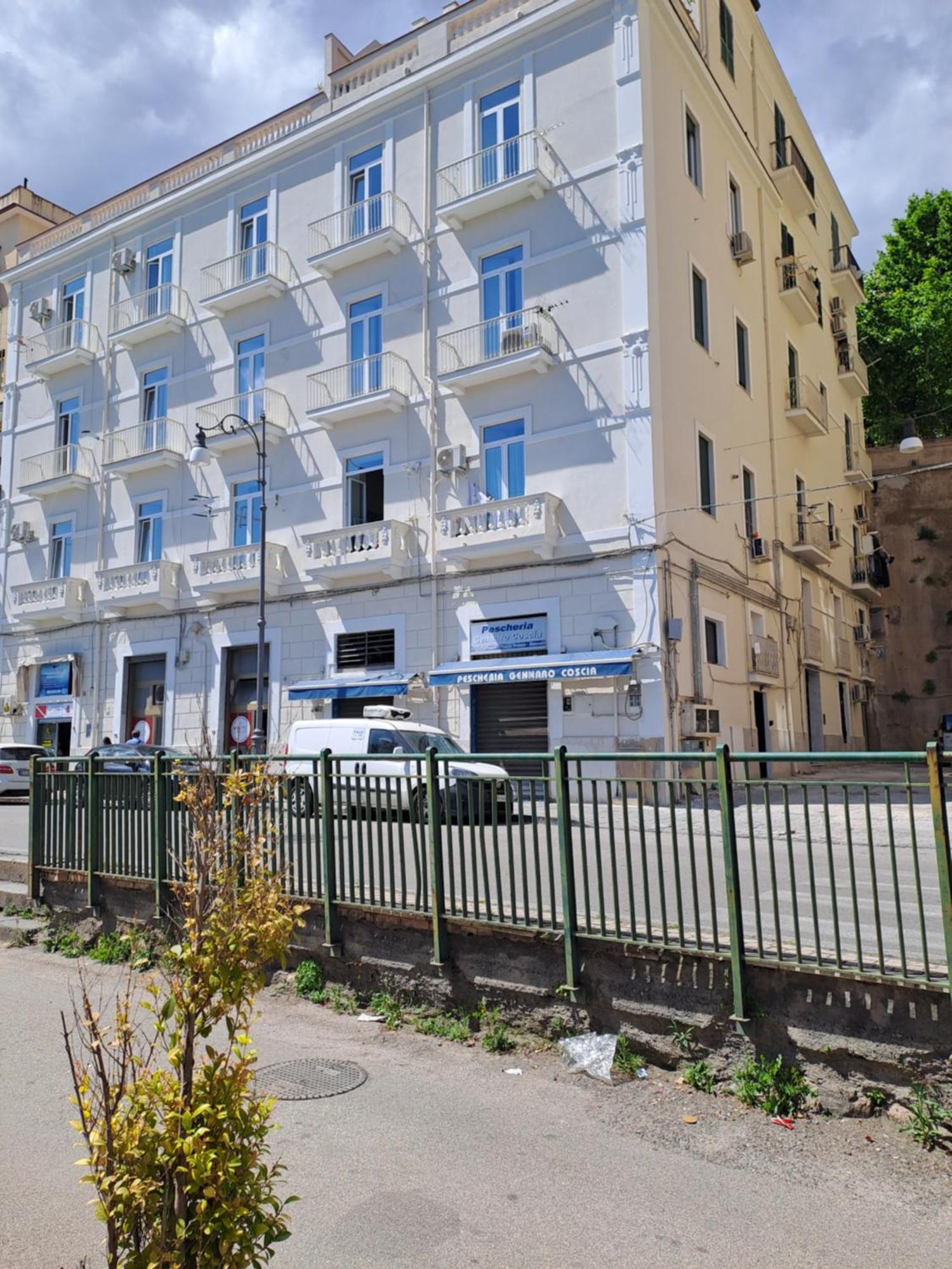 Ferienwohnung Ti Porto Al Centro Unforgettable Moments Salerno Exterior foto