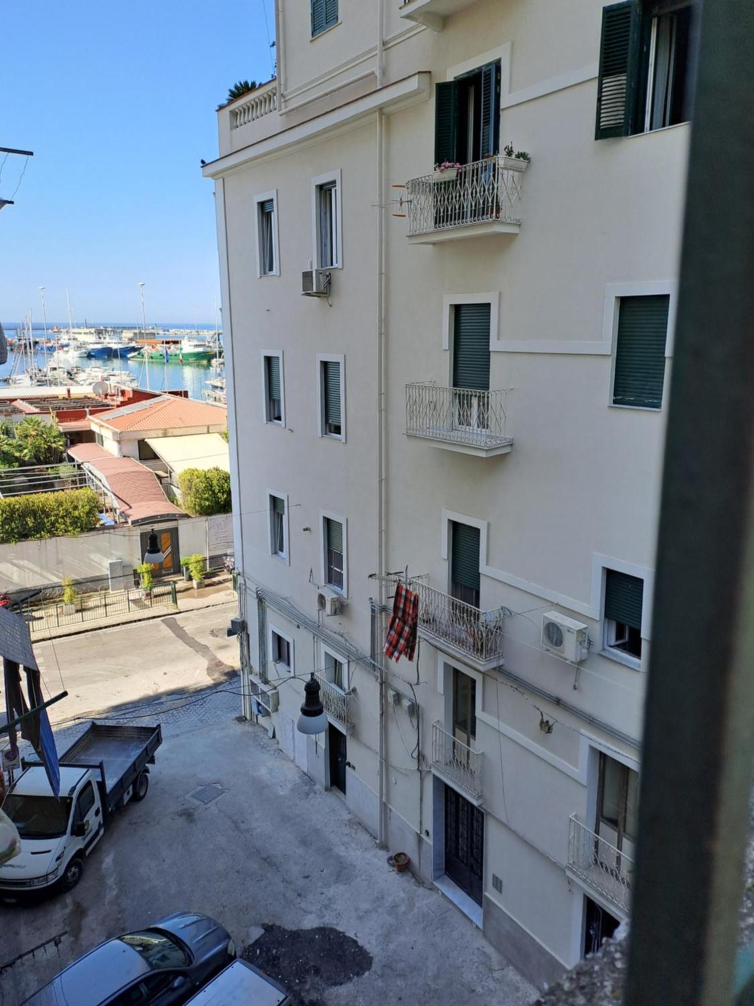 Ferienwohnung Ti Porto Al Centro Unforgettable Moments Salerno Exterior foto